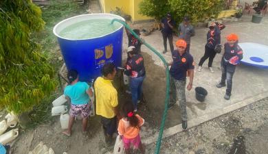 TERDAMPAK FENOMENA EL-NINO, BPBD SBB GERAK CEPAT DISTRIBUSI AIR BERSIH DI DESA HUNITETU